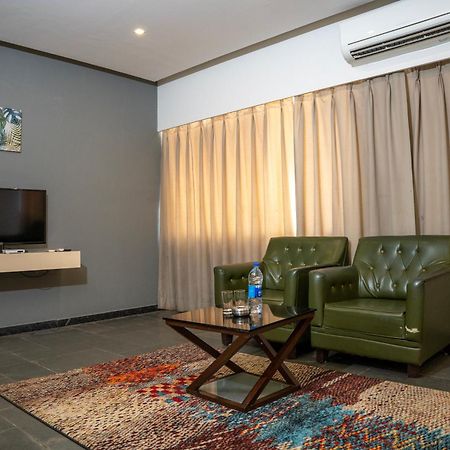 Hotel Dwarawata Dharwad Exteriör bild