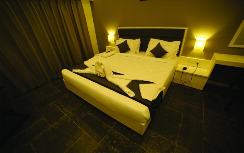 Hotel Dwarawata Dharwad Exteriör bild
