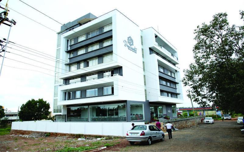 Hotel Dwarawata Dharwad Exteriör bild