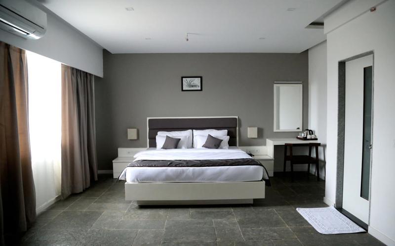 Hotel Dwarawata Dharwad Exteriör bild