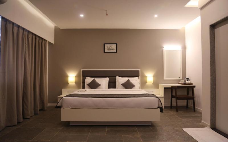 Hotel Dwarawata Dharwad Exteriör bild