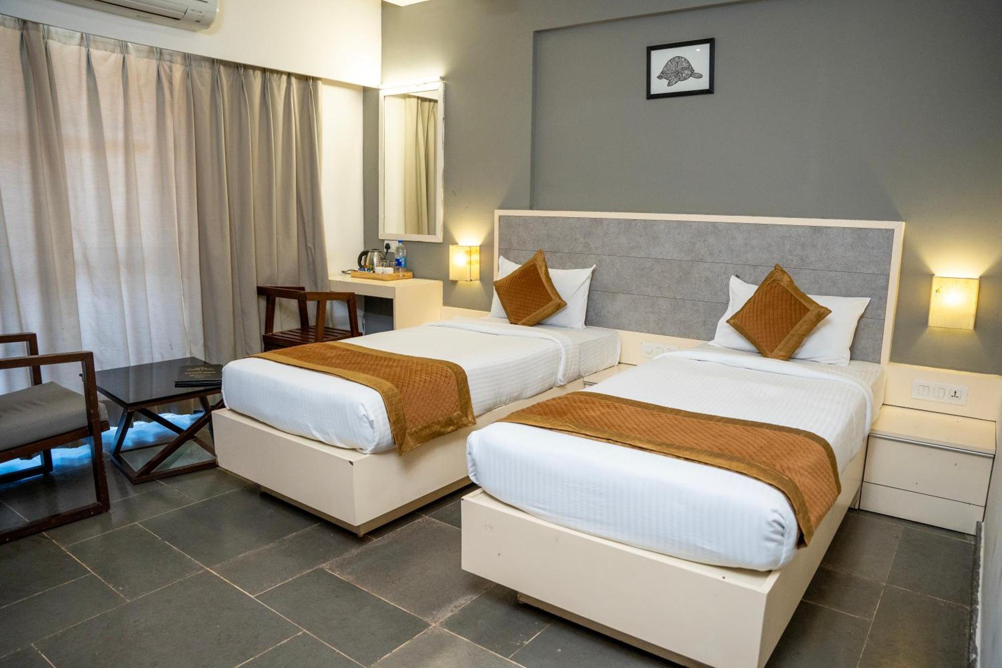 Hotel Dwarawata Dharwad Exteriör bild