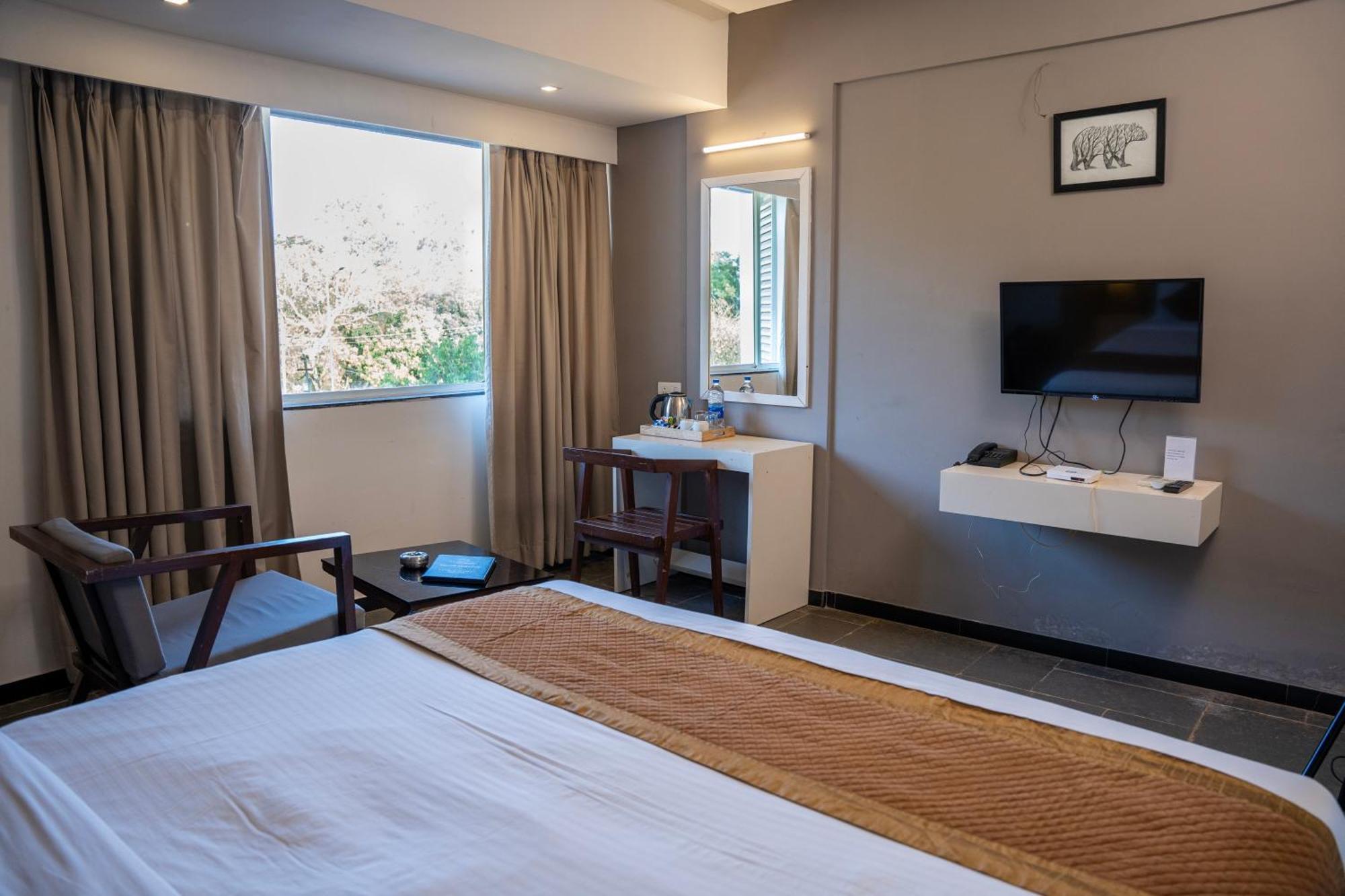 Hotel Dwarawata Dharwad Exteriör bild